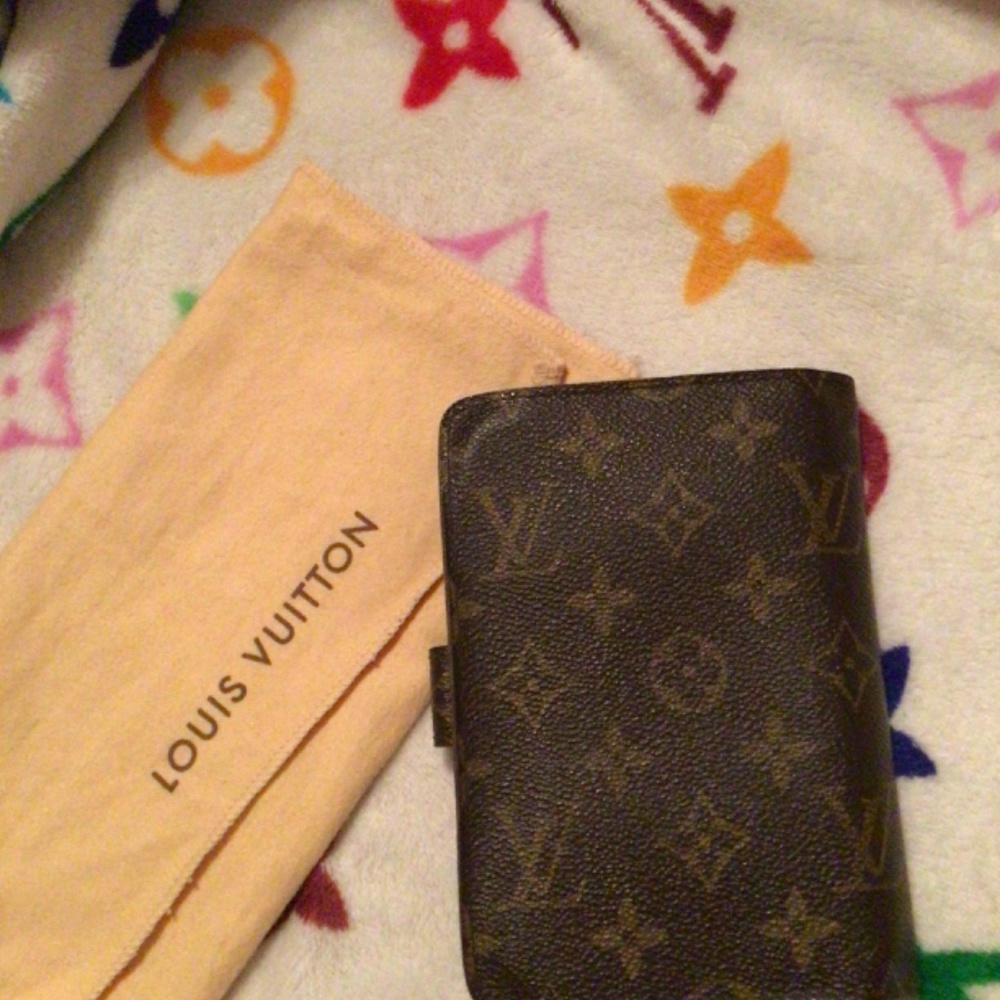 💯 % Authentic PASSPORT WALLET - Picture 3 of 15